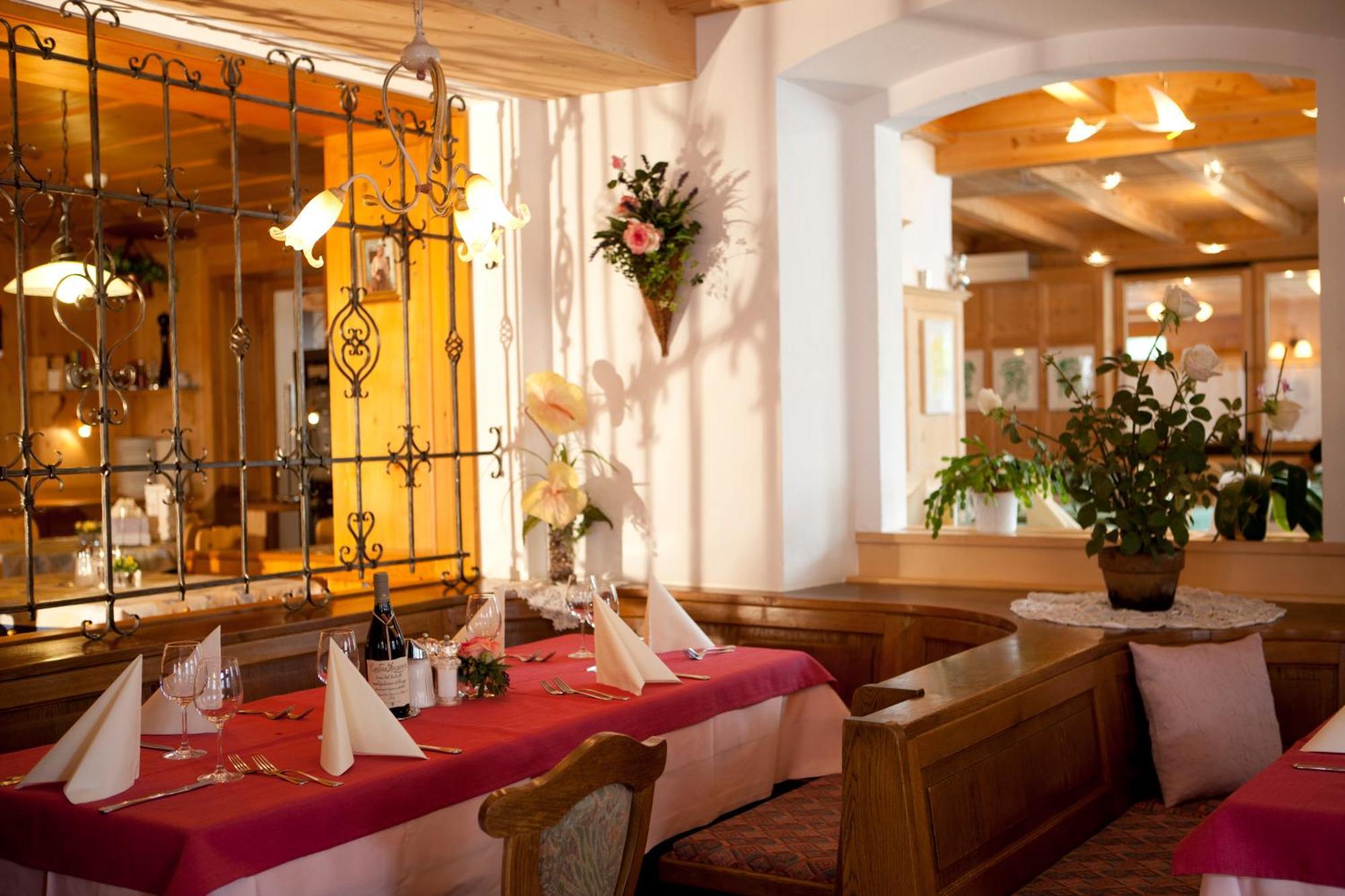 Hotel Astras Скуоль Екстер'єр фото