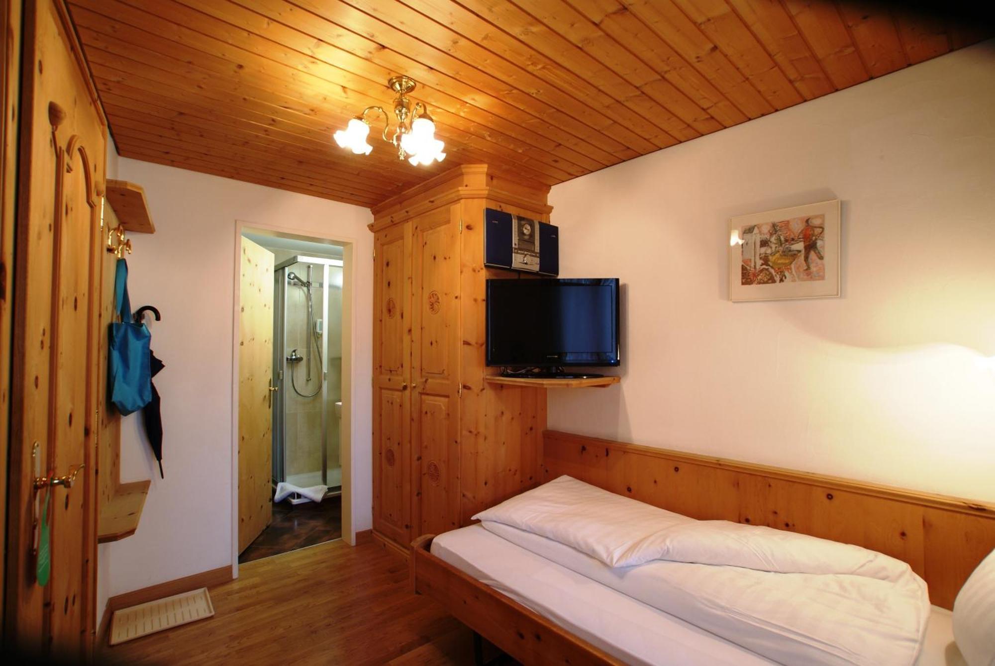 Hotel Astras Скуоль Екстер'єр фото