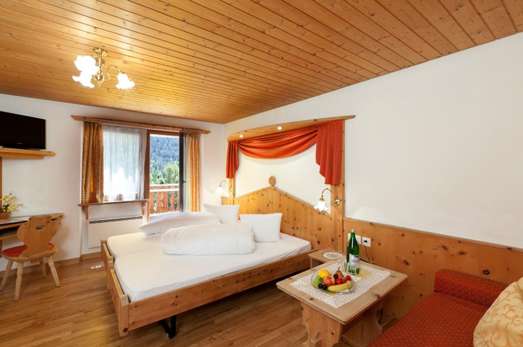 Hotel Astras Скуоль Екстер'єр фото