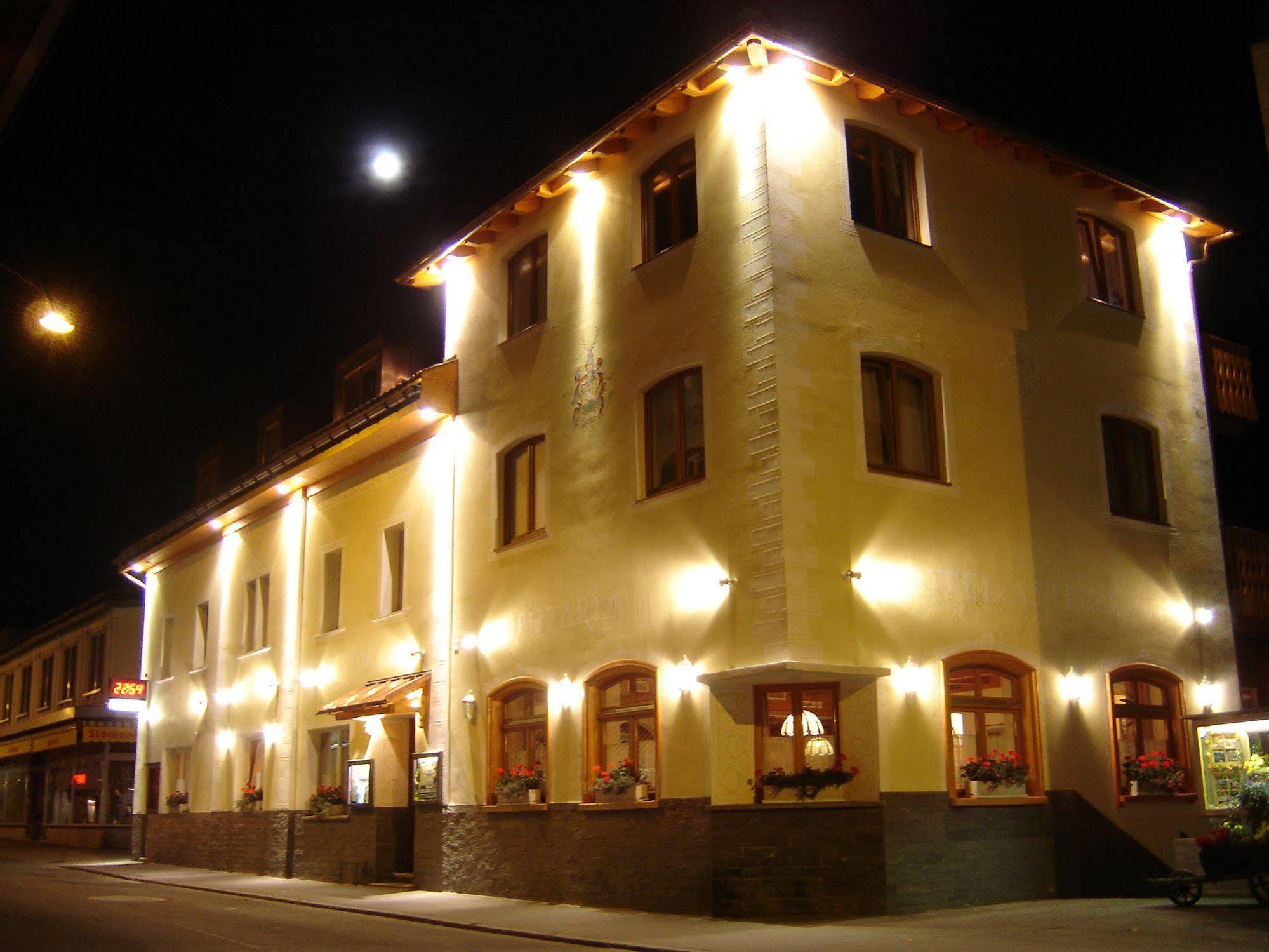 Hotel Astras Скуоль Екстер'єр фото