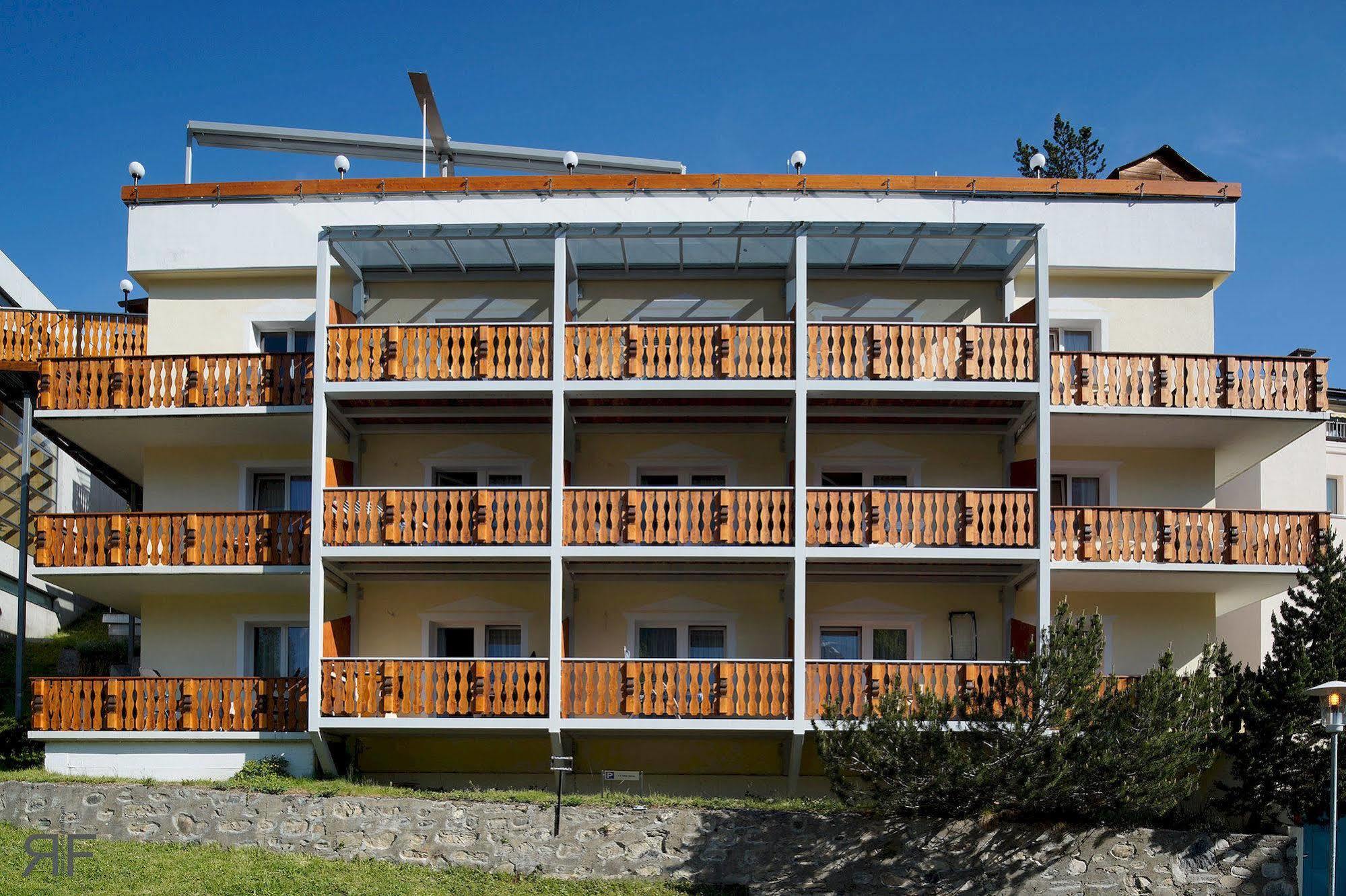 Hotel Astras Скуоль Екстер'єр фото