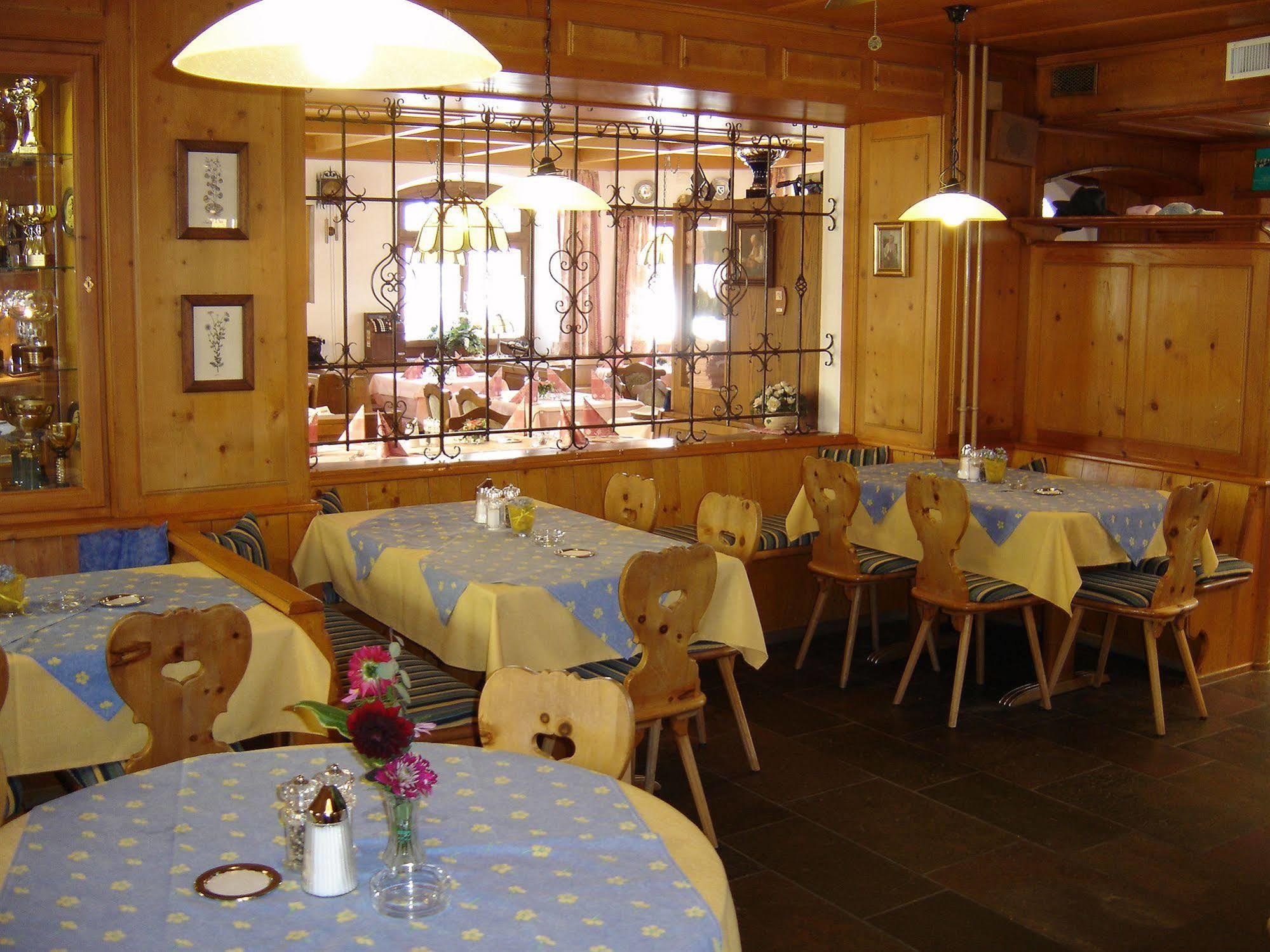 Hotel Astras Скуоль Екстер'єр фото