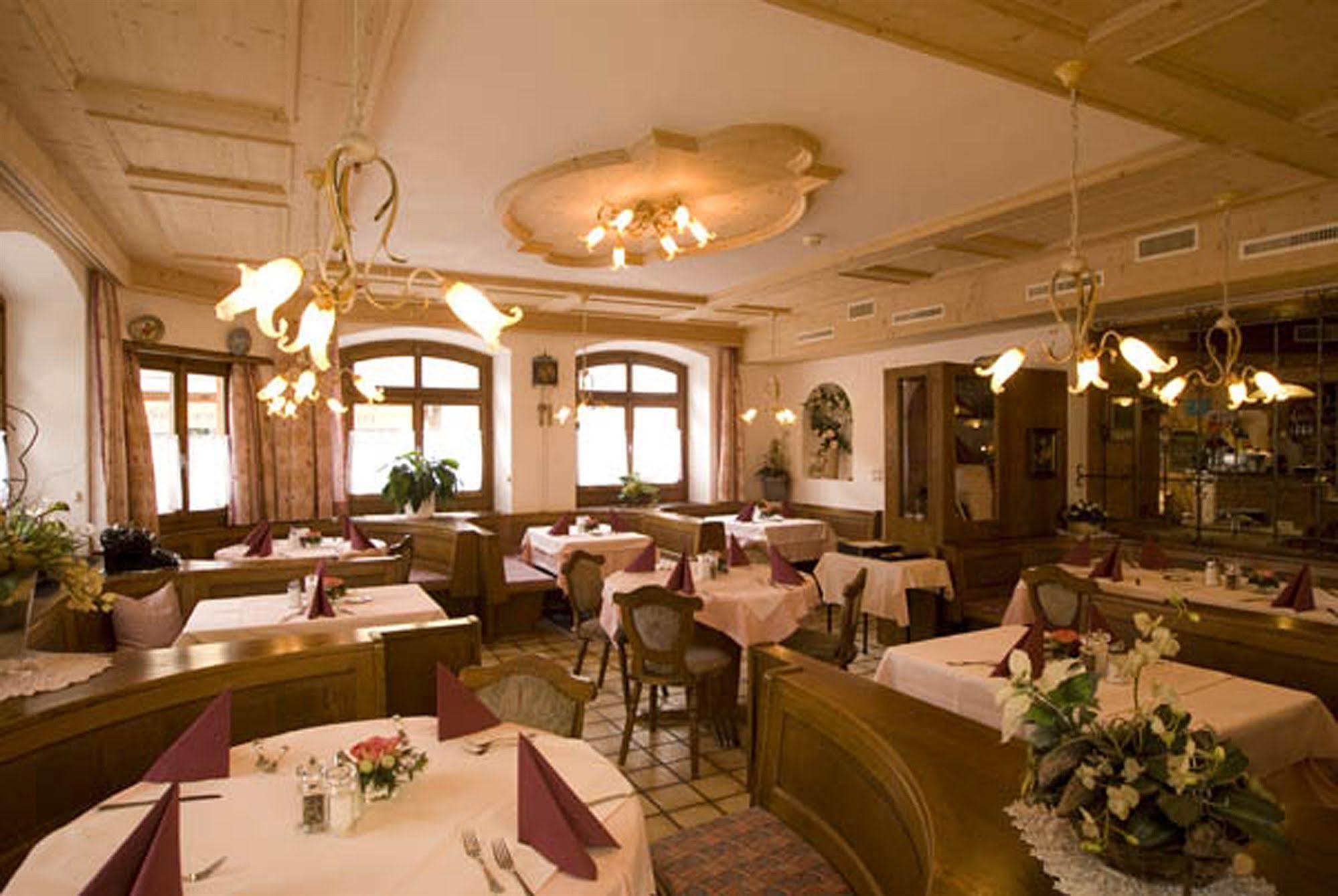 Hotel Astras Скуоль Екстер'єр фото